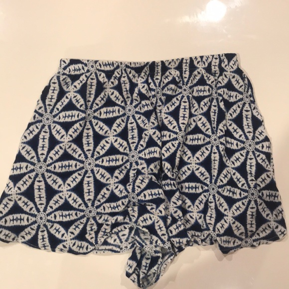 Show me your mumu navy and white shorts - Picture 2 of 2